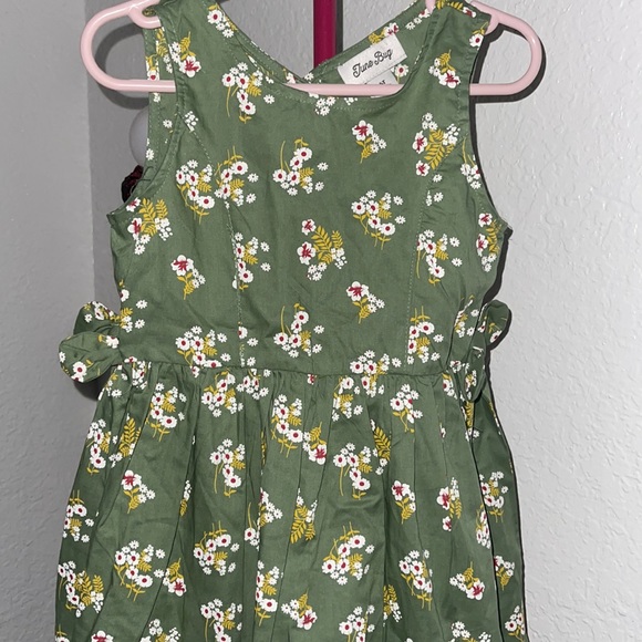 Toddler girl super cute dress - Picture 2 of 3